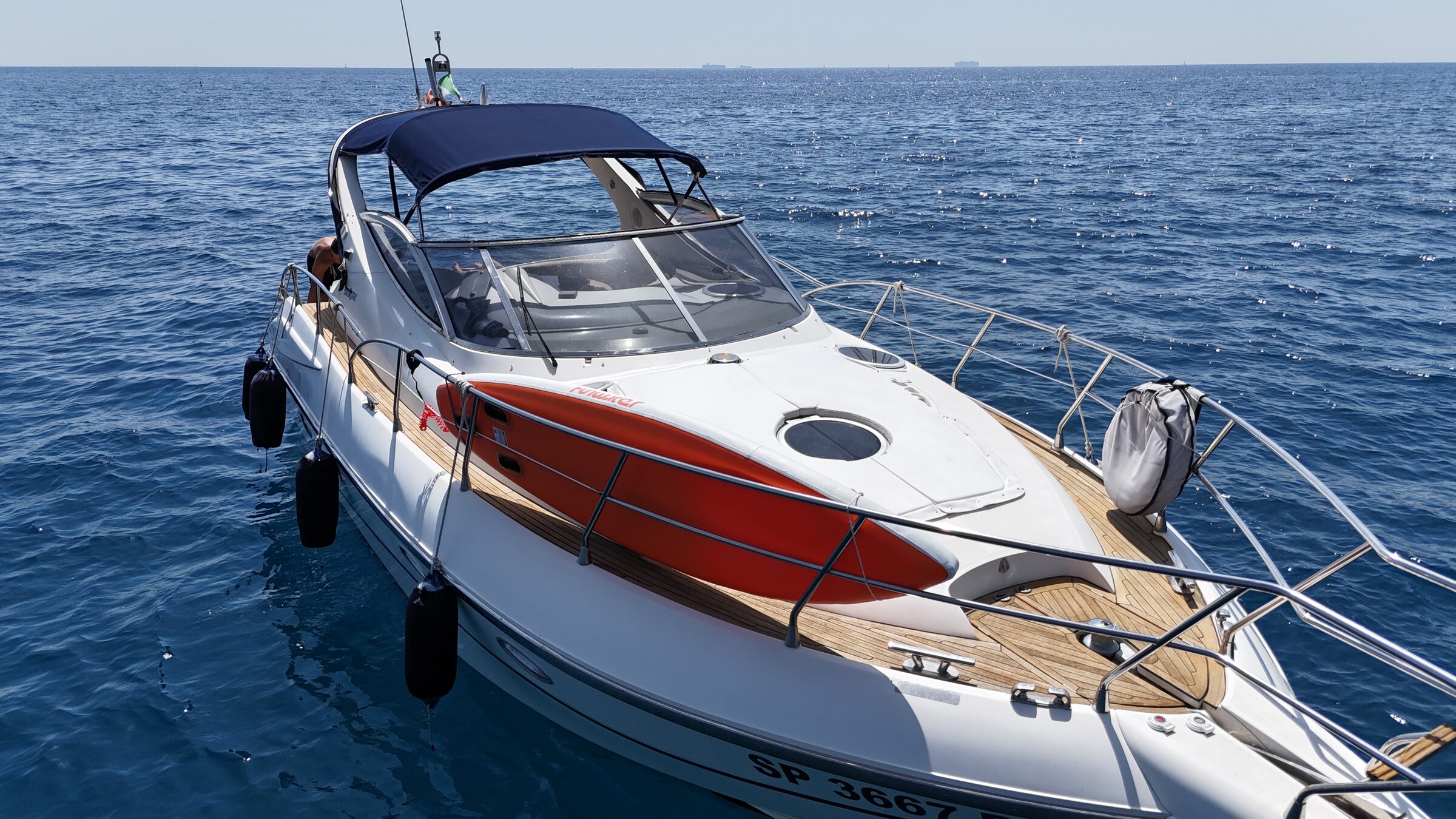 La passerella di Papi con il SUP pronto in acqua
